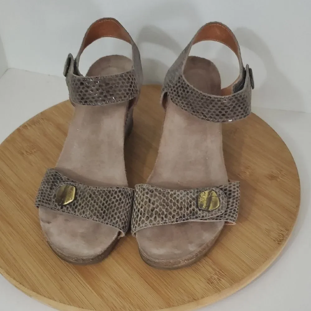 Taos Footwear Festival Snakeskin Taupe Leather Wedge  Sandals Women's Size EU 39